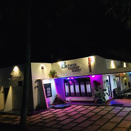Hotel Bathiya Tourist Guest Anurâdhapura Extérieur photo
