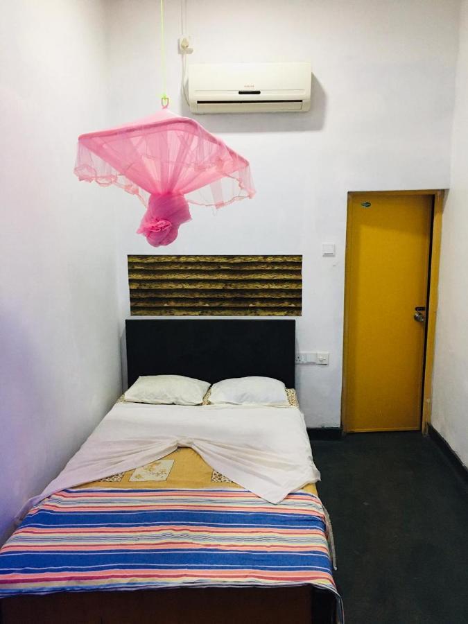 Hotel Bathiya Tourist Guest Anurâdhapura Extérieur photo