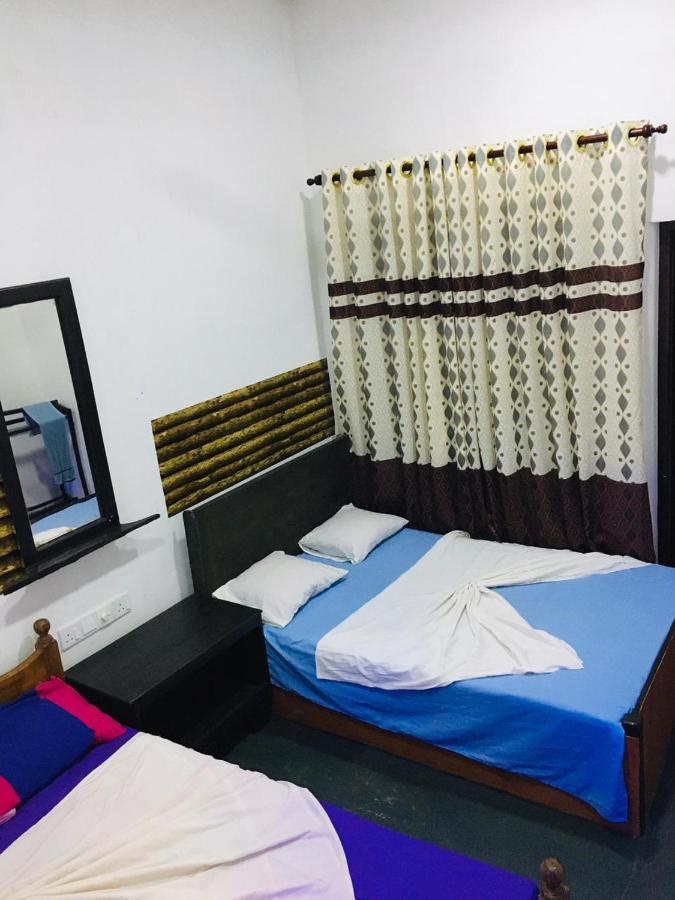 Hotel Bathiya Tourist Guest Anurâdhapura Extérieur photo
