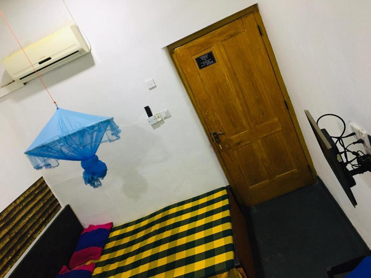 Hotel Bathiya Tourist Guest Anurâdhapura Extérieur photo