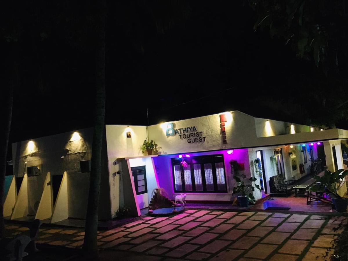 Hotel Bathiya Tourist Guest Anurâdhapura Extérieur photo
