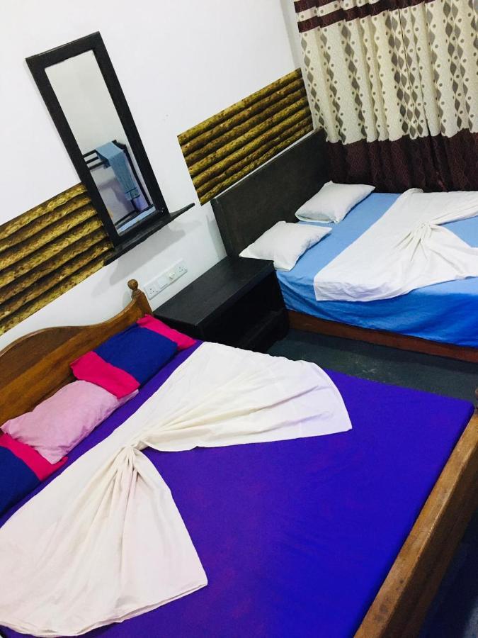 Hotel Bathiya Tourist Guest Anurâdhapura Extérieur photo