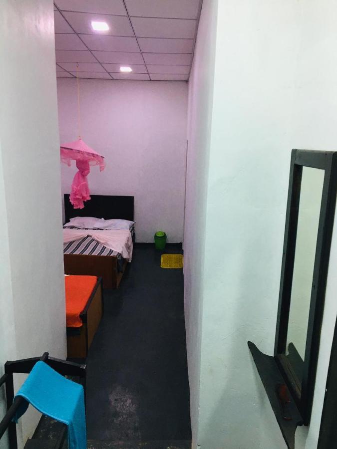 Hotel Bathiya Tourist Guest Anurâdhapura Extérieur photo