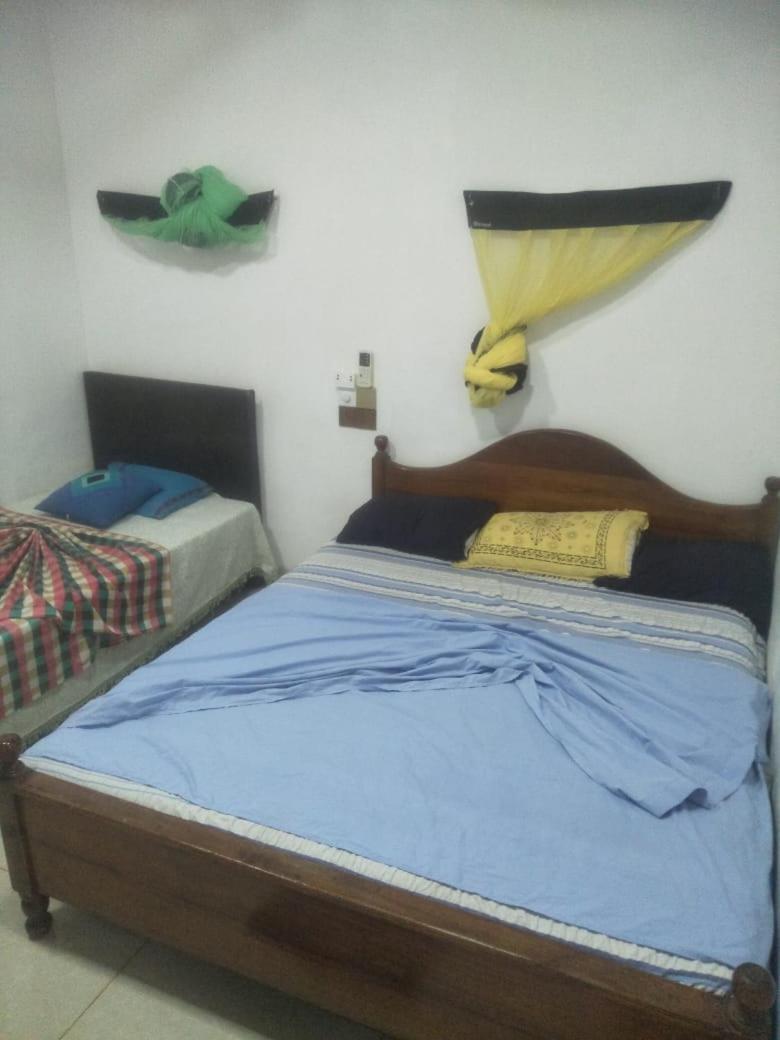 Hotel Bathiya Tourist Guest Anurâdhapura Extérieur photo