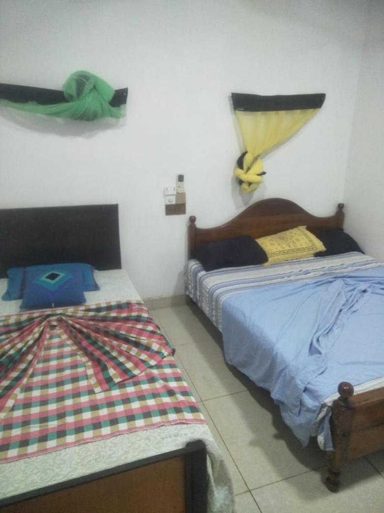 Hotel Bathiya Tourist Guest Anurâdhapura Extérieur photo