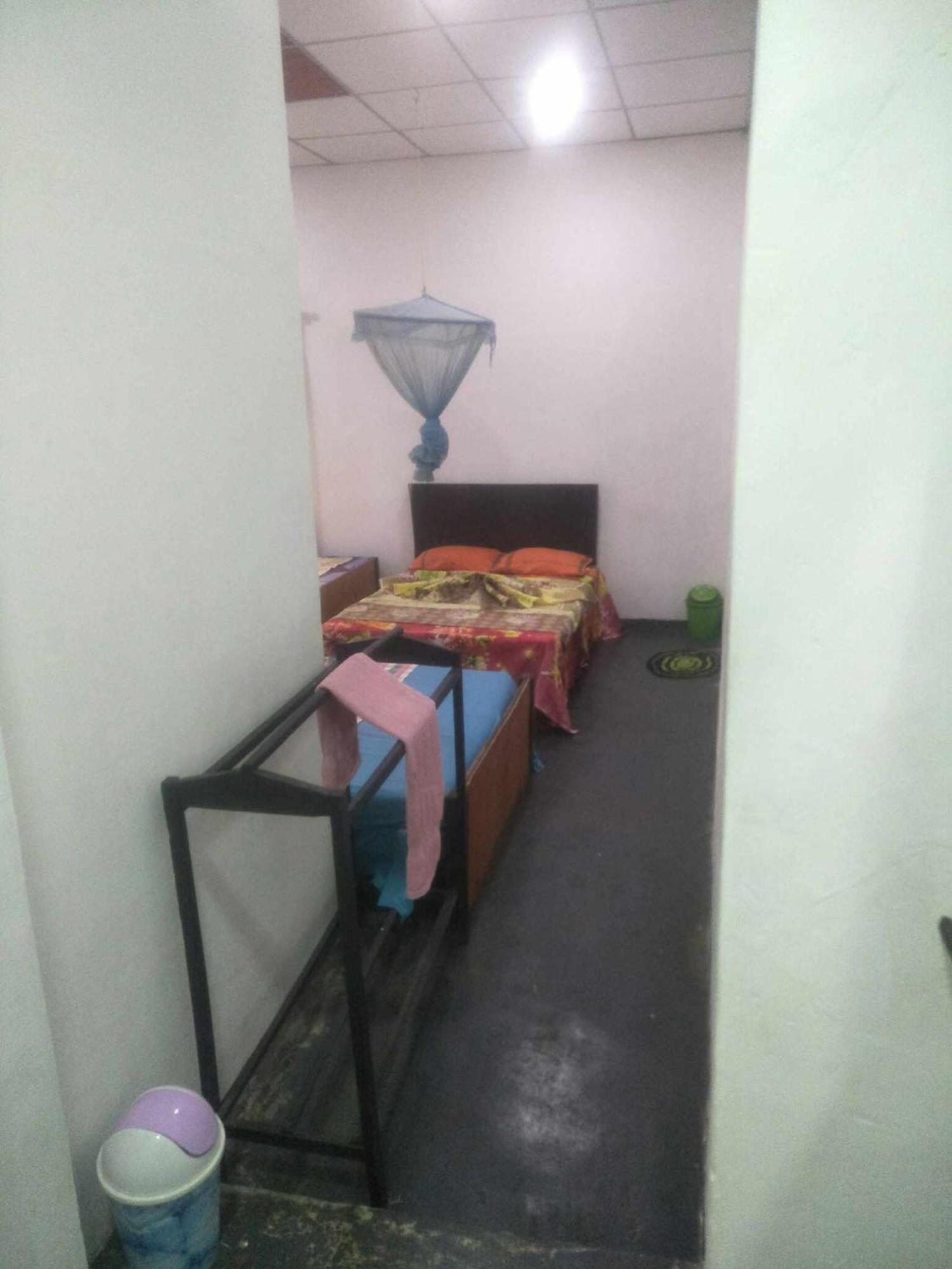 Hotel Bathiya Tourist Guest Anurâdhapura Extérieur photo