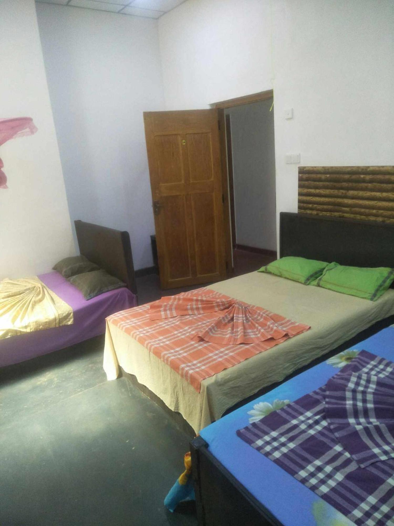 Hotel Bathiya Tourist Guest Anurâdhapura Extérieur photo